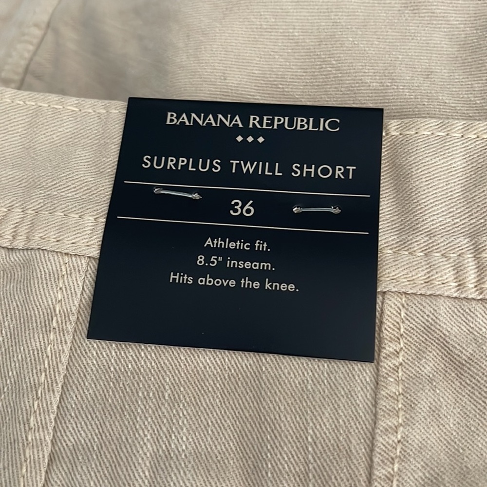 Banana Republic TWILL Shorts. These Men’s Shorts are BRAND NEW.